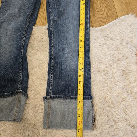 Guess Cuffed Mid Rise Capri Medium Wash Jeans Size 27 - Picture 6 of 10